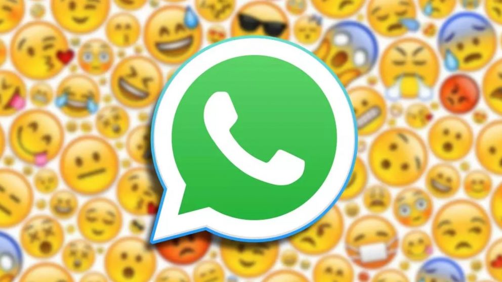 WhatsApp permitirá reaccionar a un mensaje con cualquier emoji, pero las reacciones no serán anónimas.