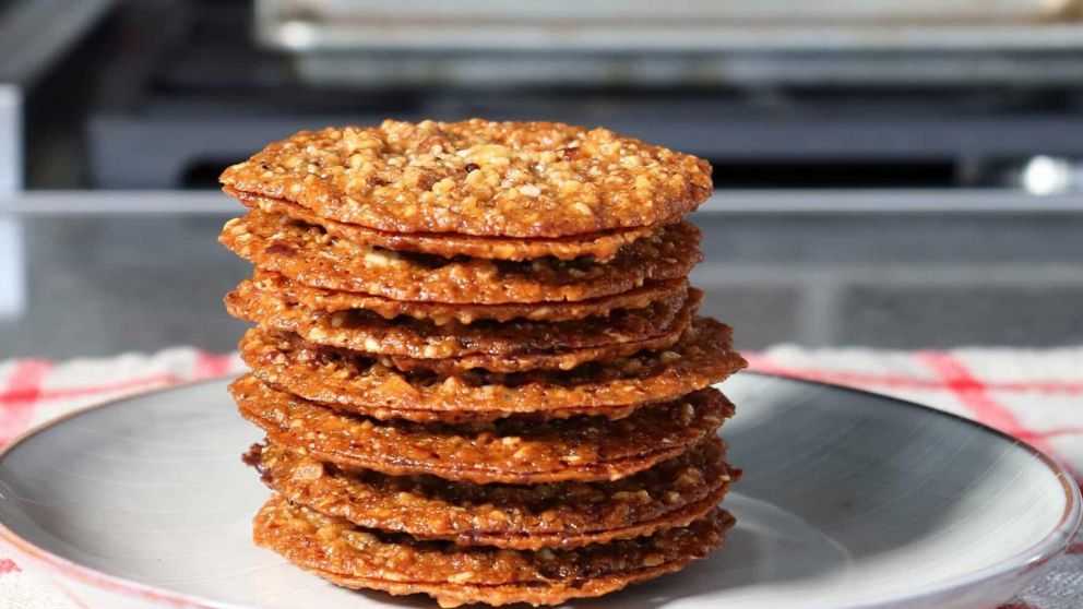 Las "lace cookies" pueden llevar una cobertura de chocolate.