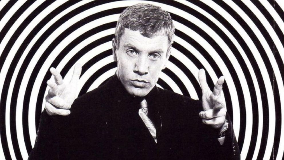 Claudio Oscar Lanzetta fue conocido como el relacionista p�blico de los famosos, que tambi�n se destac� como presentador televisivo, cantante, y actor.