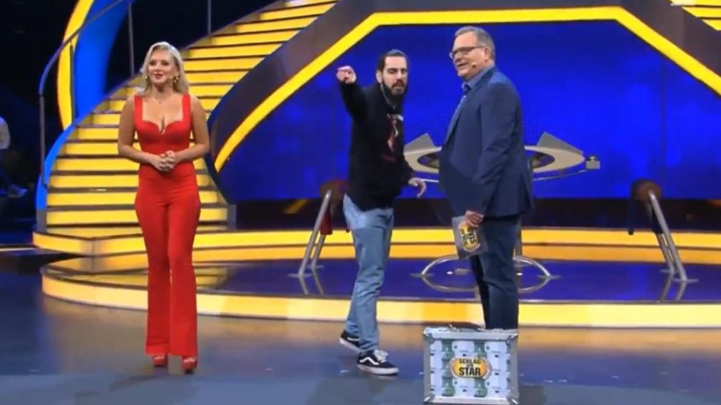 El espont�neo incit� al conductor a gritar su demanda a c�mara, pidiendo la nueva edici�n del popular juego.