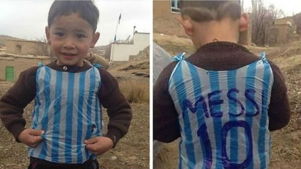 La foto de Murtaza con la camiseta de Messi que se volvi� viral.