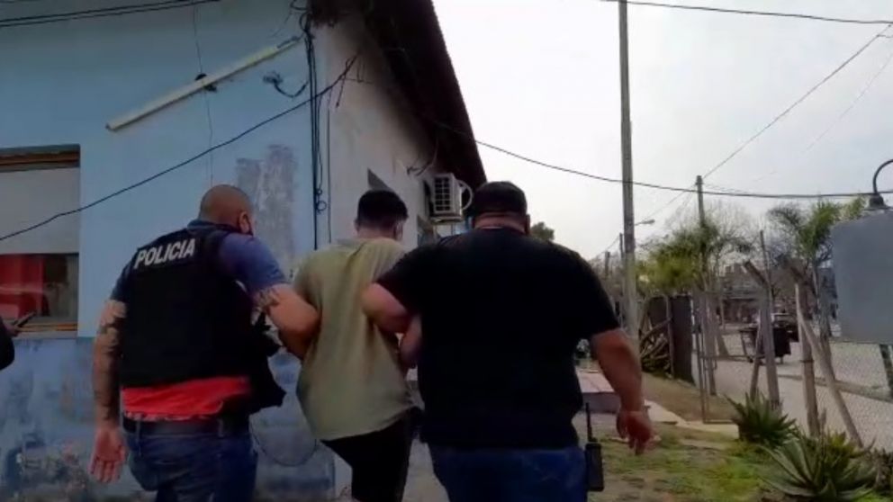 Así fue trasladado el adolescente de 16 años acusado de haber asesinado a su amigo.