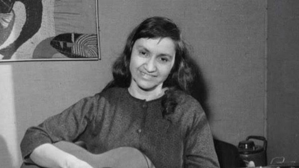 Violeta Parra se habría quitado la vida tras sufrir una pena de amor.