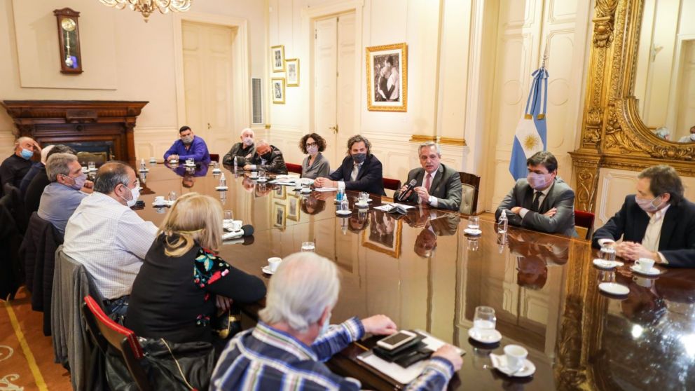 Alberto Fernández con parte de su gabinete recibieron a los directivos gremiales de la CGT.