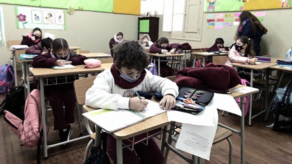 El gobierno de Axel Kicillof apuesta al regreso total de los chicos a las aulas.
