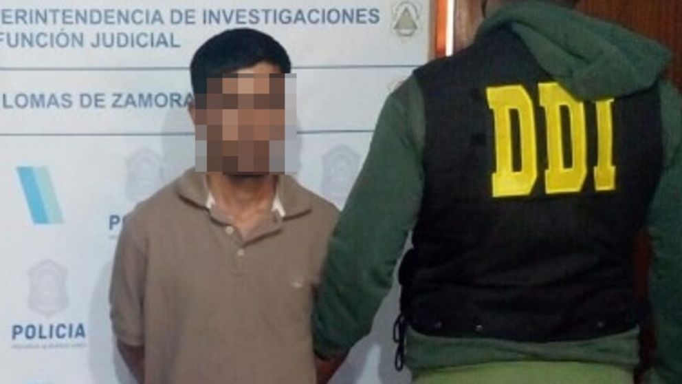 Este es el sujeto que fue capturado por los investigadores policiales.