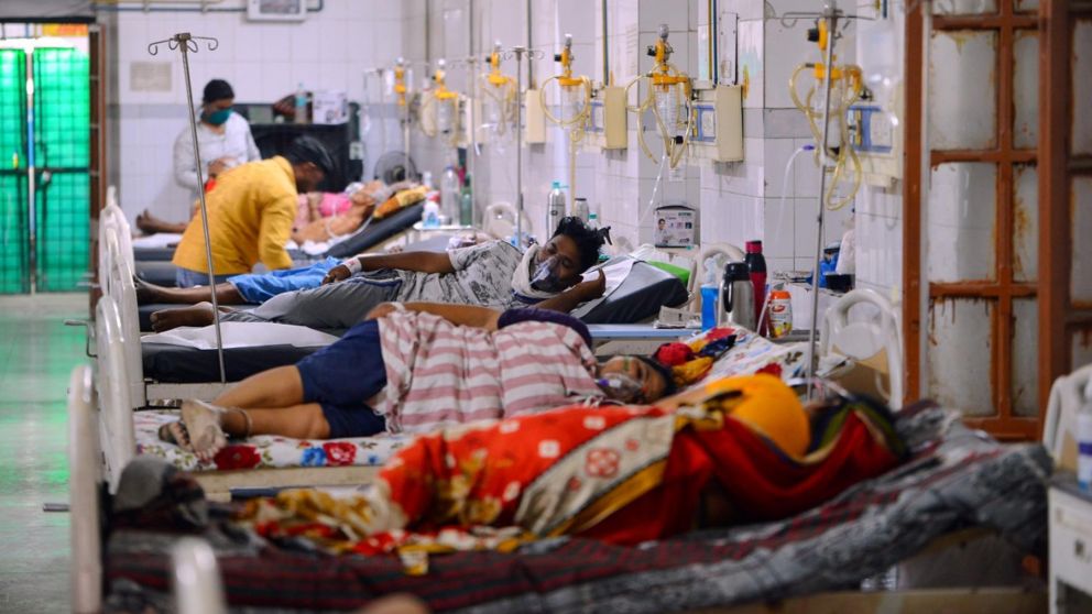 Alarma en India por una infección viral desconocida que ya se cobró la vida de 40 niños