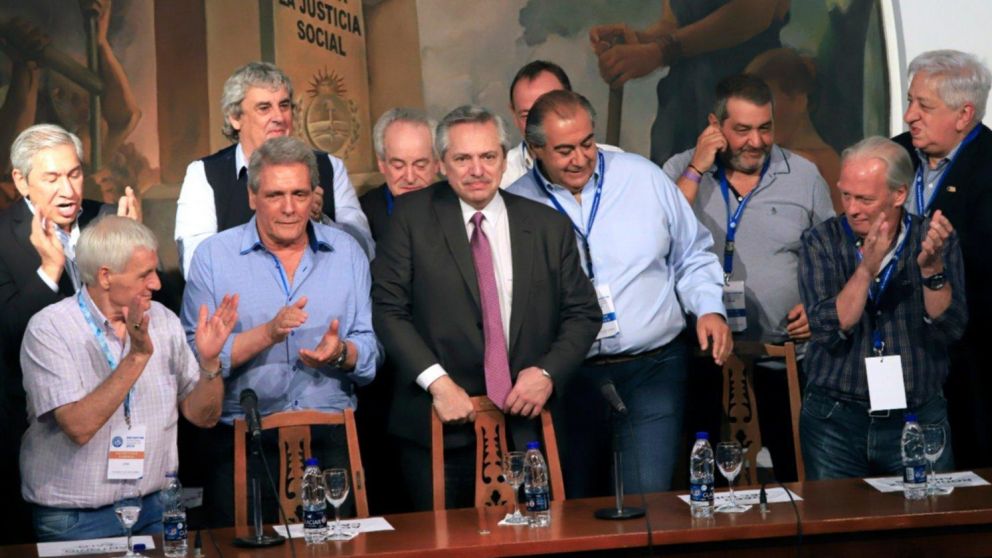 En noviembre de 2019, cuando todavía era presidente electo, Fernández visitó la sede de la central obrera.