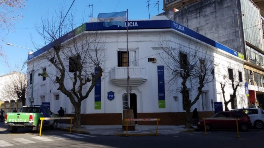 Los integrantes de la comisar�a primera de Quilmes detuvieron a uno de los homicidas.