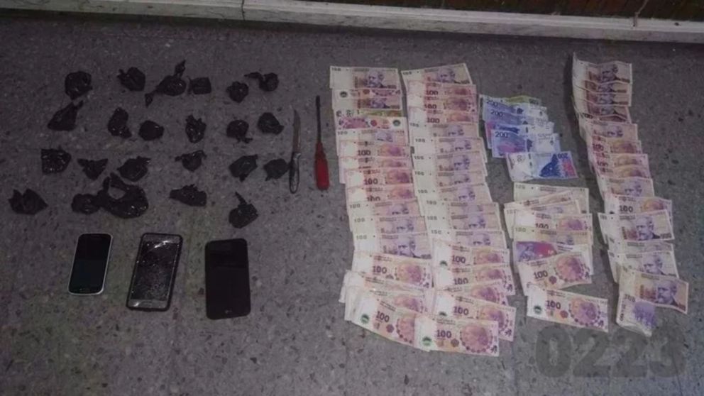 Droga y dinero secuestrado en el nulo procedimiento.