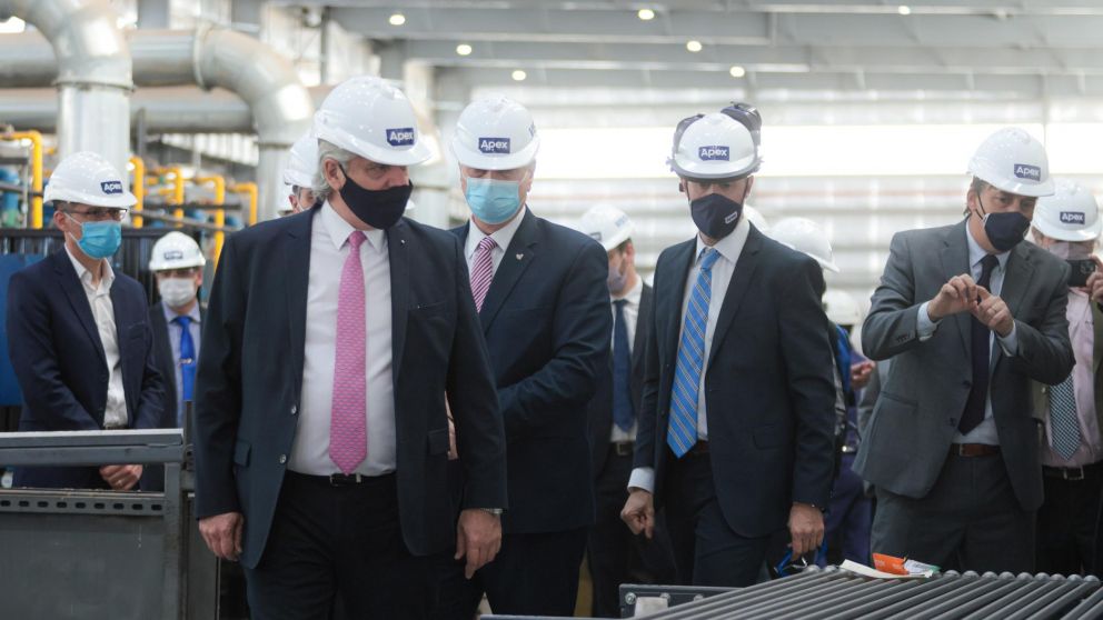 Alberto Fern�ndez visit� las instalaciones de la empresa Apex Metal�rgica.