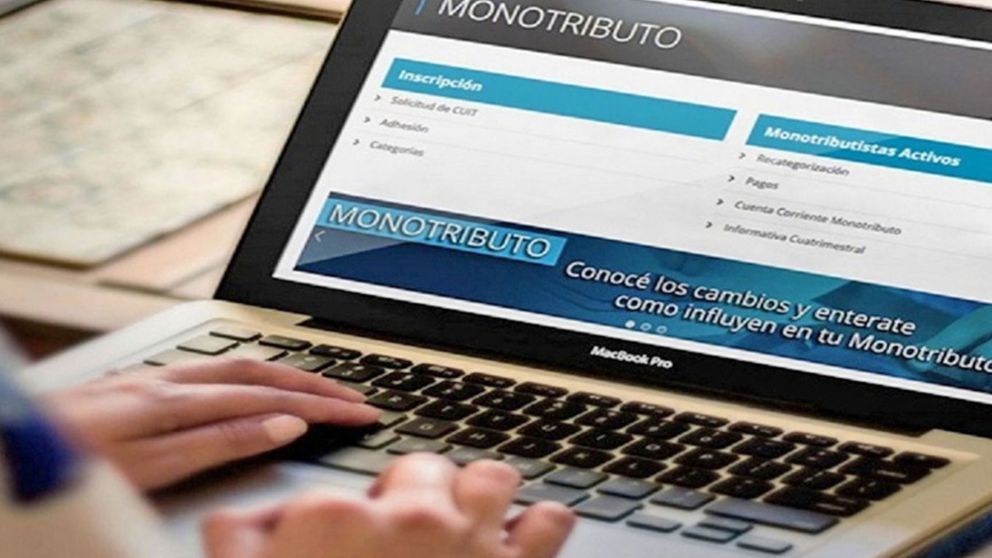 Agustín Rossi, ex ministro y candidato del Frente de Todos, propone que se le pague el aguinaldo a ciertos monotributistas.