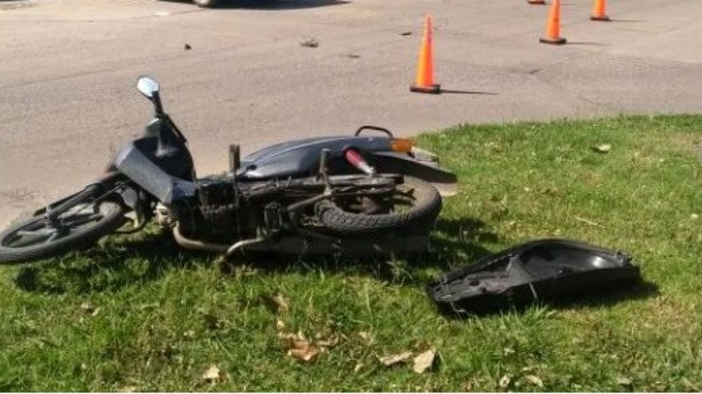 El individuo conducía una motocicleta, con la que habría tratado de pedir ayuda.