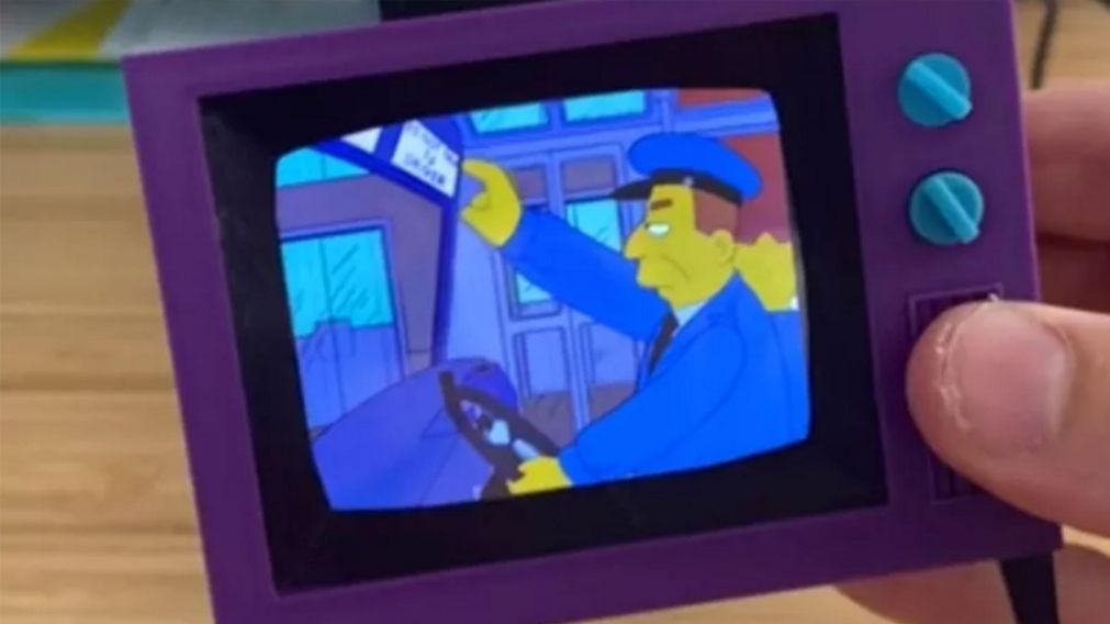 El televisor tiene apenas unos pocos centímetros y es completamente funcional.