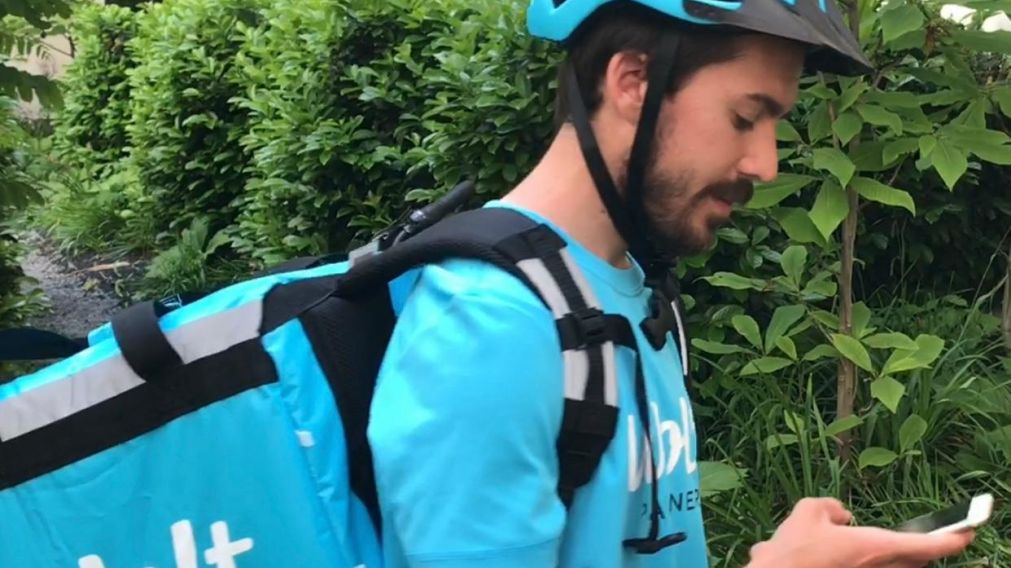Gonzalo P�rez trabaj� durante once meses como repartidor de comida en Alemania con una bicicleta alquilada y detall� toda su experiencia en su cuenta oficial de Twitter. Fuente: (Twitter soygonzaloperez)