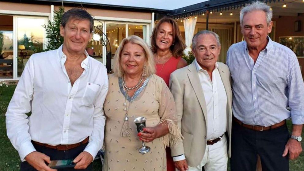 La falta de barbijos y el no respeto del distanciamiento social, dos elementos de la acusación contra Lilita.