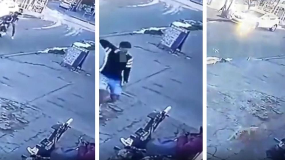 Así motochorros asaltaron a un lustrabotas y un perro interrumpió la agresión. (Captura video)