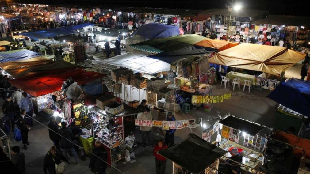La Salada, la popular feria donde se consigue mercadería a precios accesibles.