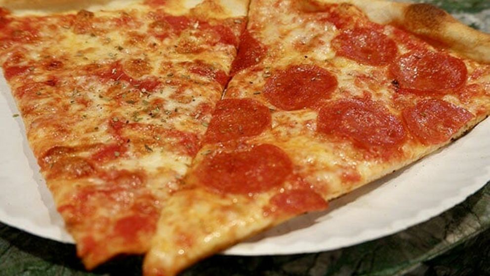 La cadena SBARRO penetra en la frontera argentina y traerá la clásica pizza yankee: gigante, finita y blanda.