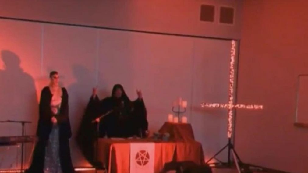El ritual satánico que fue mostrado por la televisión australiana.