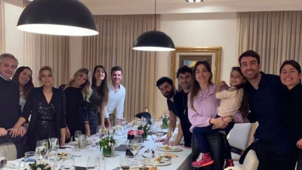 Luego de conocerse las fotos, ayer se difundieron dos videos del cumpleaños celebrado en Olivos.