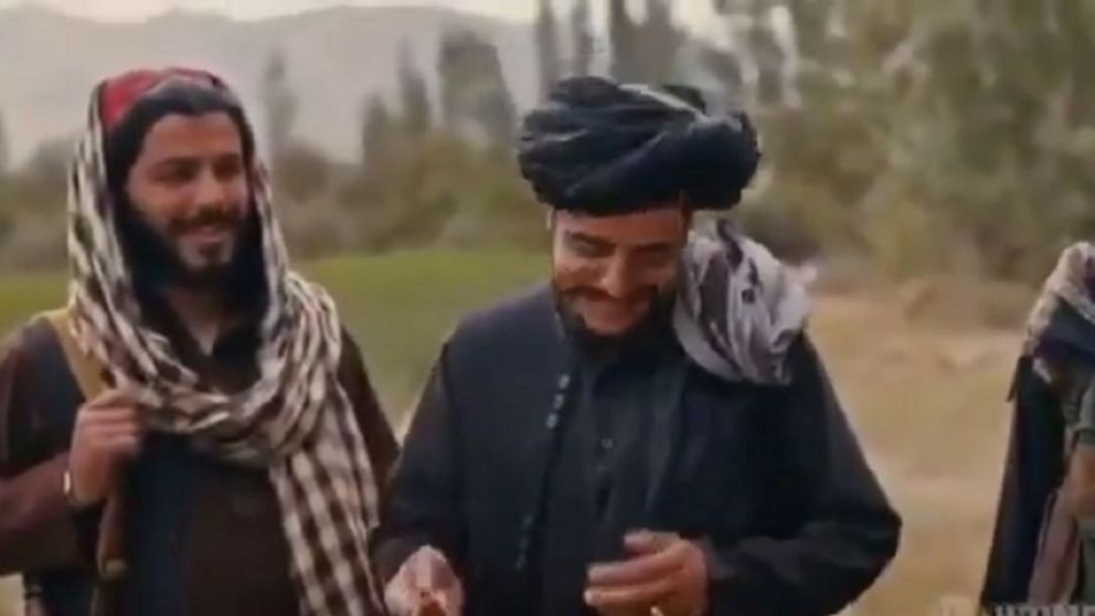 Los talibanes se tentaron de risa cuando una periodista les preguntó si respetarán los derechos de las mujeres en Afganistán.