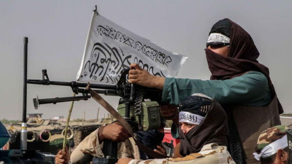 Una de las patrulla de talibanes que circulan por las calles de Kabul.