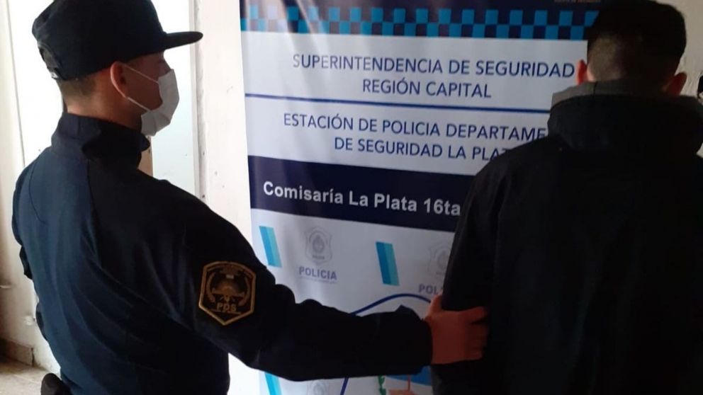 Detenido por meterse en la  casa de la ex .