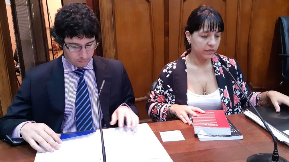 Los fiscales Alejandra Del Río Ayala y Matías Broggi, que llevaron adelante la presentación en el juicio (Archivo).
