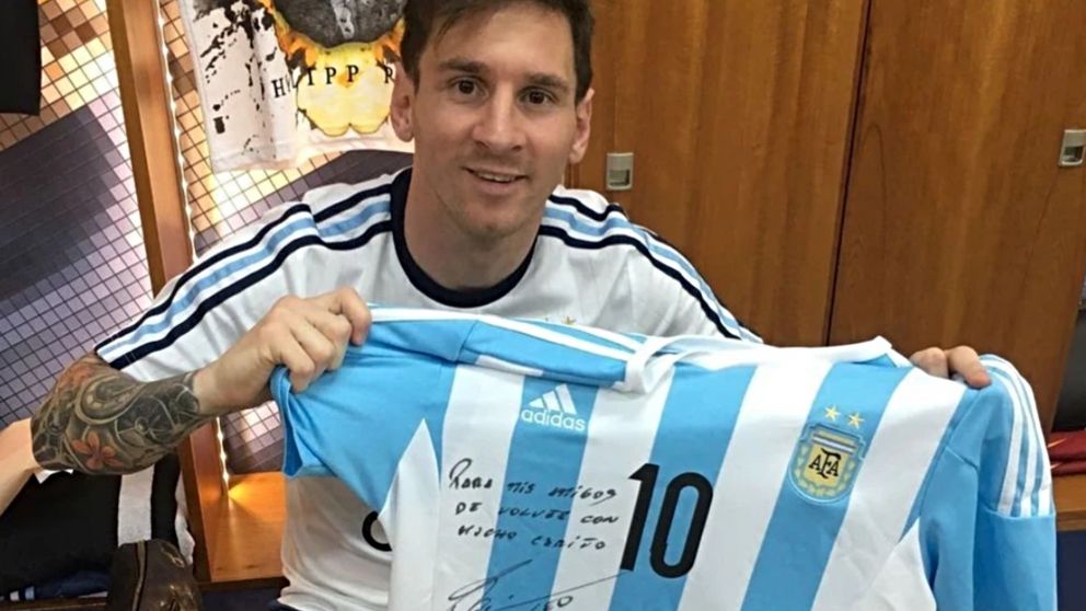 Leo Messi ya envió una camiseta firmada a la parrilla, y su dueño espera poder agradecerle el gesto en persona pronto.