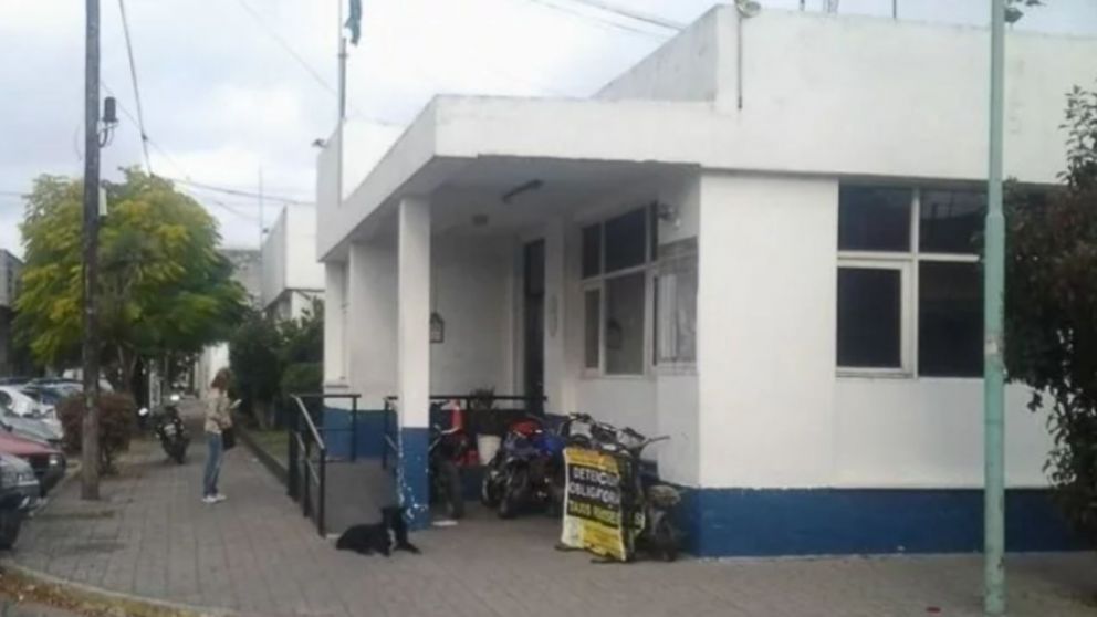 Personal de la comisaría cuarta llegó a la casa del imputado y lo aprehendió (Gentileza 0223).