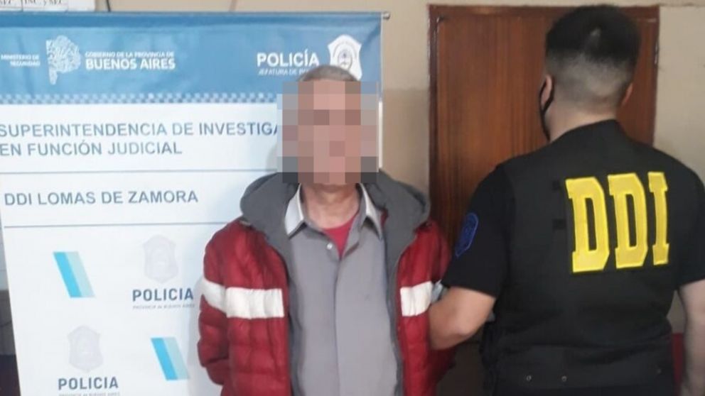 Este es el individuo que fue capturado por los investigadores policiales.