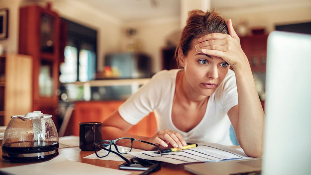 El burnout laboral, también denominado síndrome del quemado, es un estado de agotamiento físico, emocional y mental que está vinculado al estrés causado por el trabajo y el estilo de vida del empleado.
