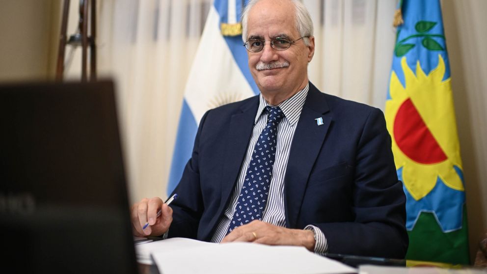 "No hay negociación posible con una OEA dirigida por Almagro", afirmó Taiana.