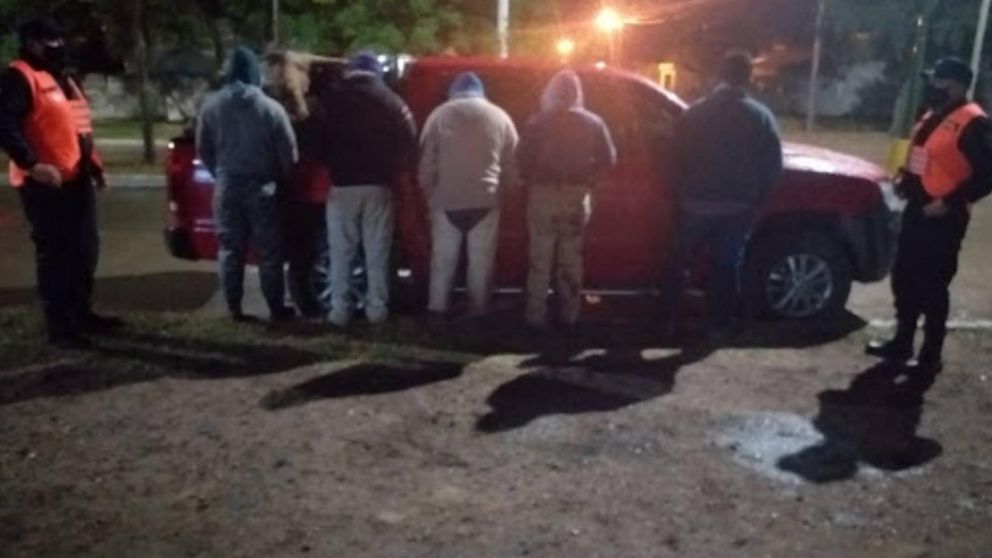 Caen con cocaína, éxtasis, "faso", plantas y semillas de marihuana, dólares y 200 "lucas": 5 detenidos de 33 involucrados.