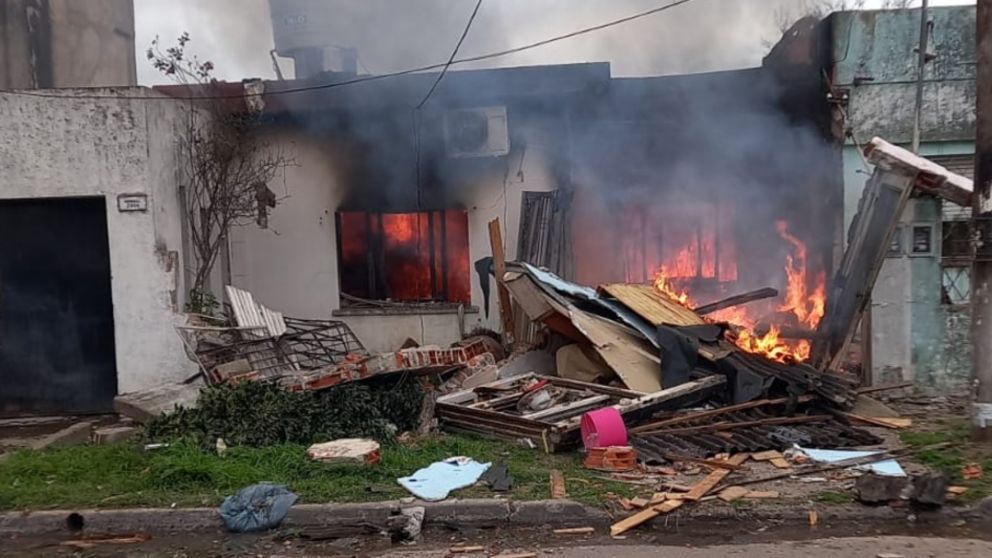 La vivienda quedó virtualmente destruida a raíz de la tremenda explosión.
