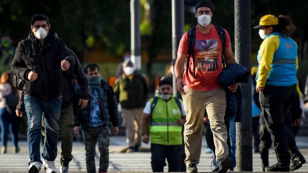Las nuevas aperturas y el aumento del cupo de ingreso al pa�s podr�an hacer tambalear la baja de casos registrada en las �ltimas semanas.