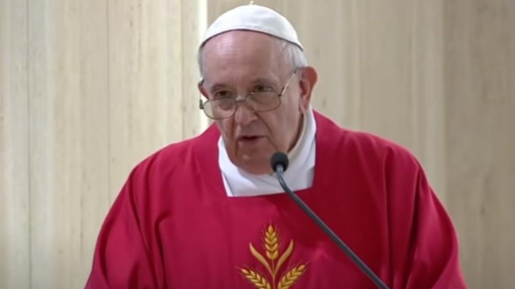 La carta con tres balas destinada al papa Francisco habr�a sido enviada desde Francia (Archivo).