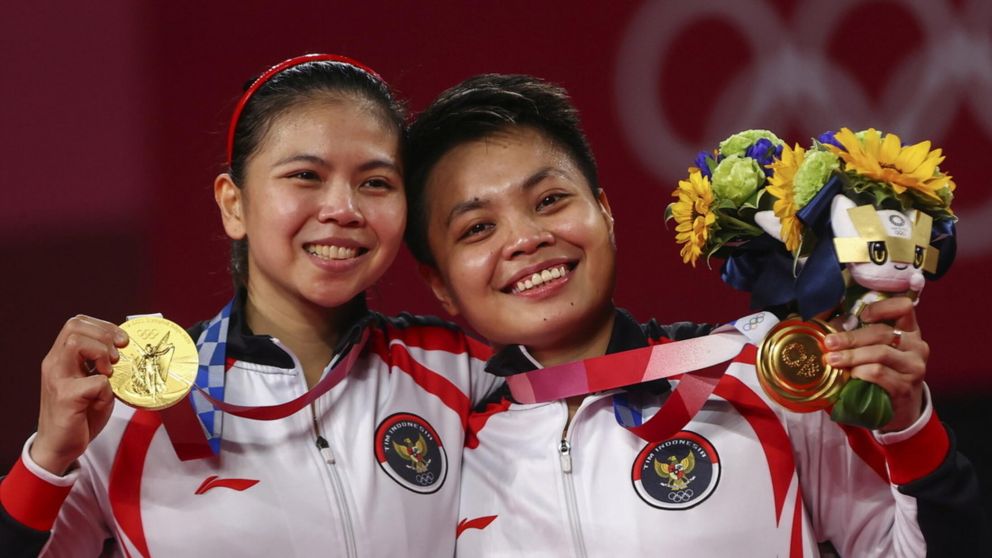 Greysia Polii y Apriyani Rahayu ganaron el oro en Tokio 2020 y les prometieron todo tipo de obsequios. (Gentileza: RT)