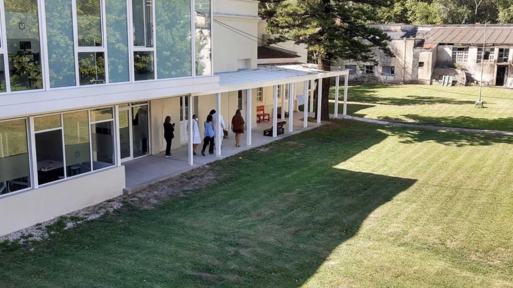 Alumnas escracharon a un profesor de la Escuela Superior de Medicina de Mar del Plata acusándolo de abuso y acoso (Twitter).