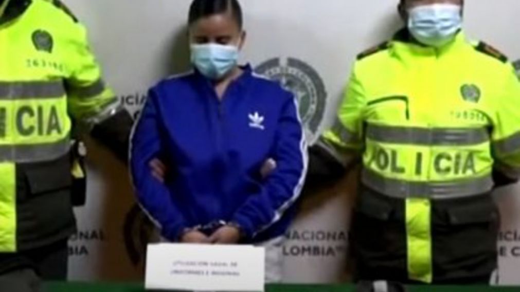 La acusada curiosamente viv�a con un verdadero patrullero. 