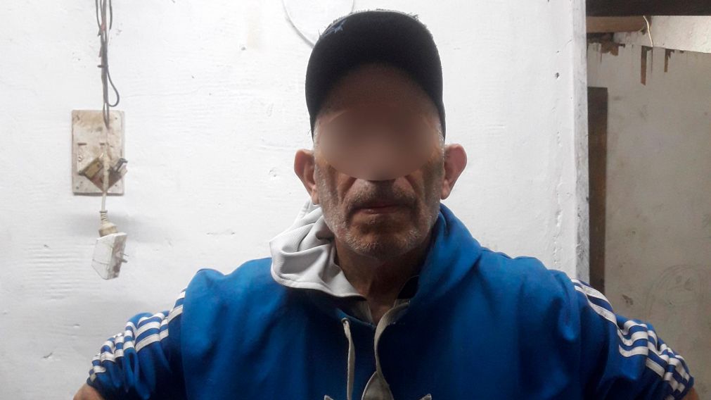A.J.F. fue detenido por abusar y torturar a sus siete hijos en su casa en Villa de Mayo (Facebook).