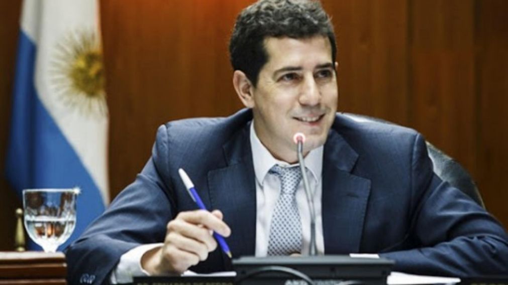 De Pedro se aisló en cumplimiento de los protocolos sanitarios relacionados con el coronavirus.