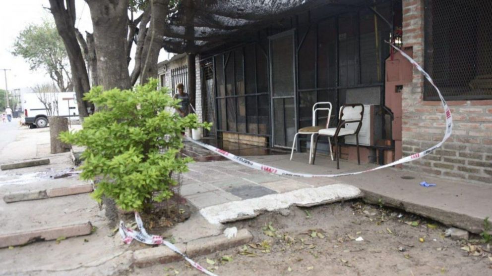 La vereda de la casa del jubilado donde fue asesinado (Gentileza: La Capital).