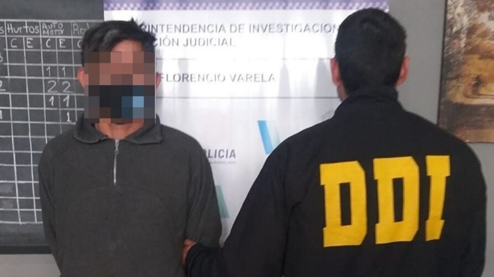 Este es el sujeto que fue apresado por violar y amenazar a su hija adolescente.
