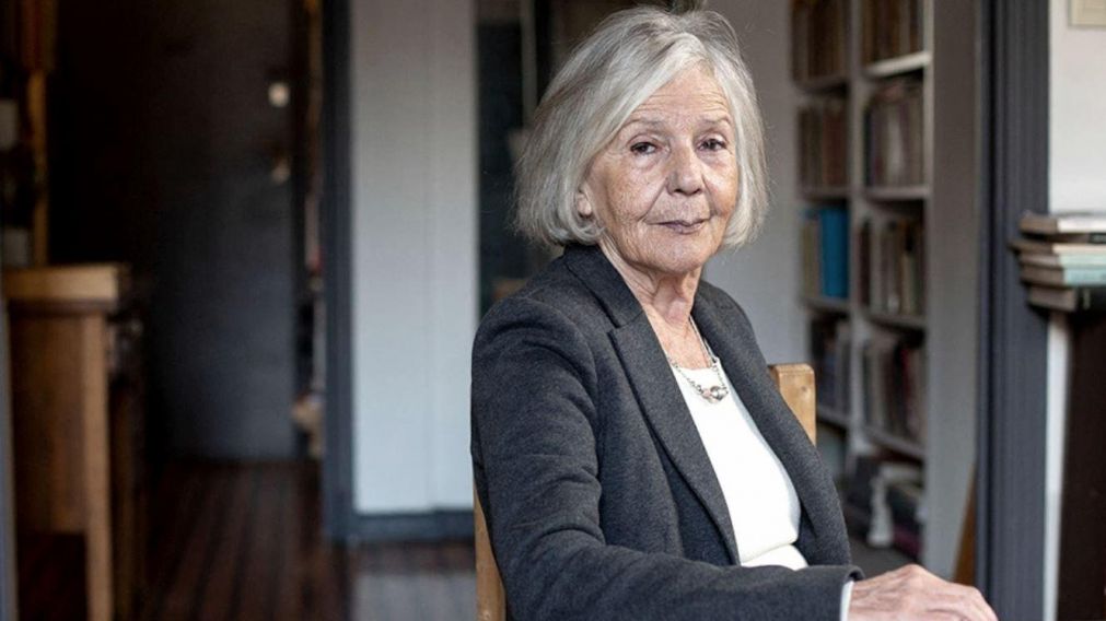 La escritora y ensayista Beatriz Sarlo quien afirmó en una entrevista televisiva que "las Malvinas son territorio británico" y recibió fuertes críticas.