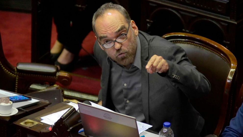 Iglesias, bajo fuego: su propio espacio político se abstuvo de respaldarlo.