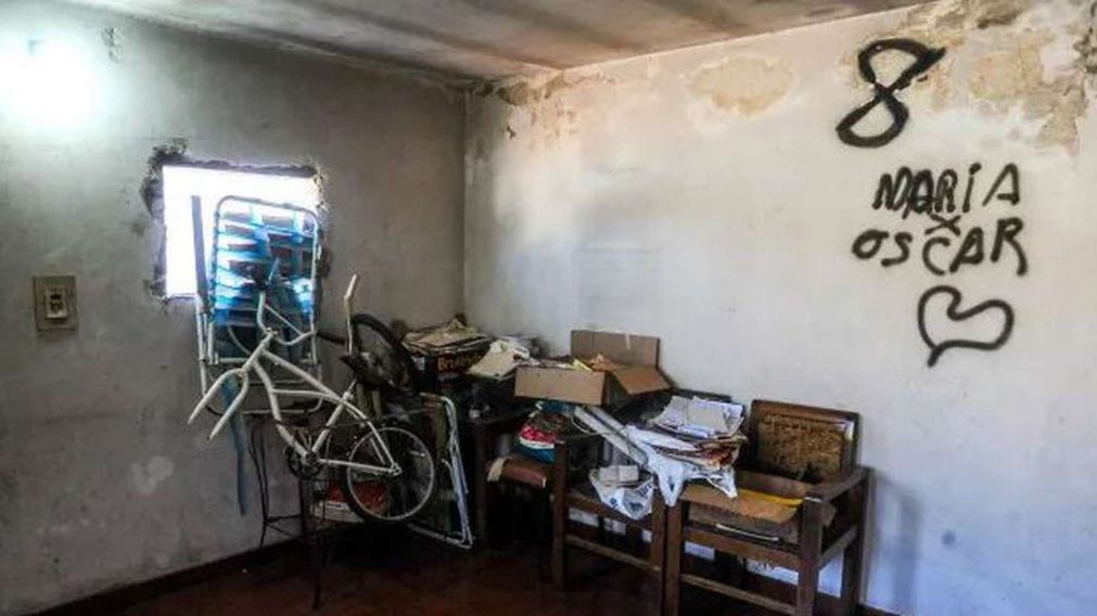 Así está el altillo donde estuvo cautiva la víctima por 23 años