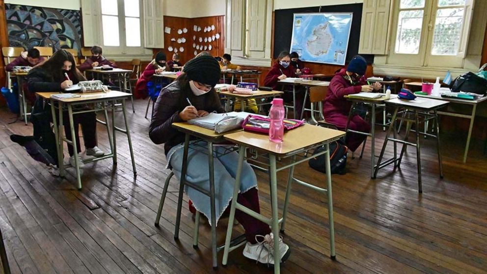 Las clases en la provincia de Buenos Aires se dictarán, nuevamente, mediante el sistema de rotación presencial semanal (Télam).