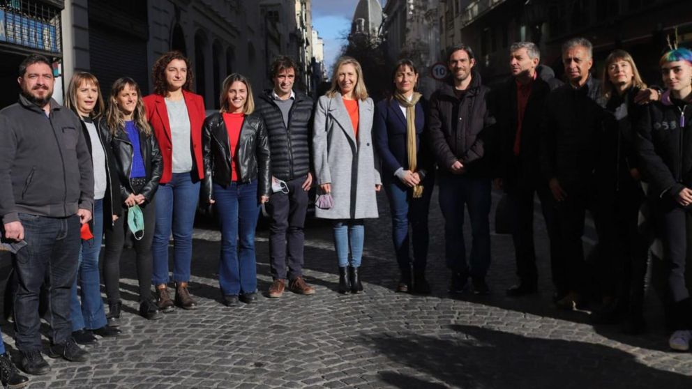 La lista 1A del Frente de Izquierda-Unidad y sus precandidatos. (FIT U)